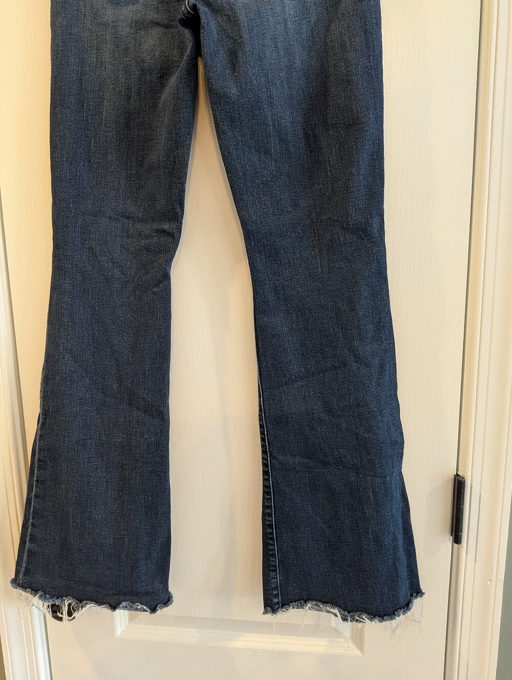 MOTHER The Weekender Fray Jeans Mint Condition Mid Rise Flare Dark Wash Size 27 - Picture 11 of 15